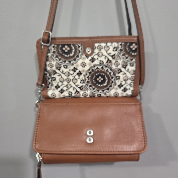 🐢 Vera Bradley Leather RFID All In One Shoulder Or Crossbody Compact Bag. - Picture 7 of 17